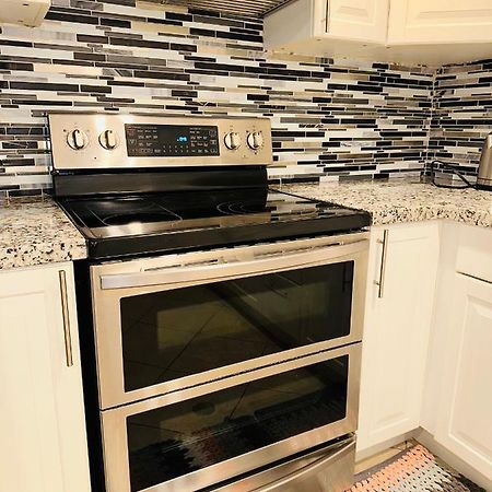 Deluxe Double Room Ii- Hazel Stays Mississauga Exterior photo