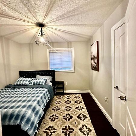 Deluxe Double Room Ii- Hazel Stays Mississauga Exterior photo