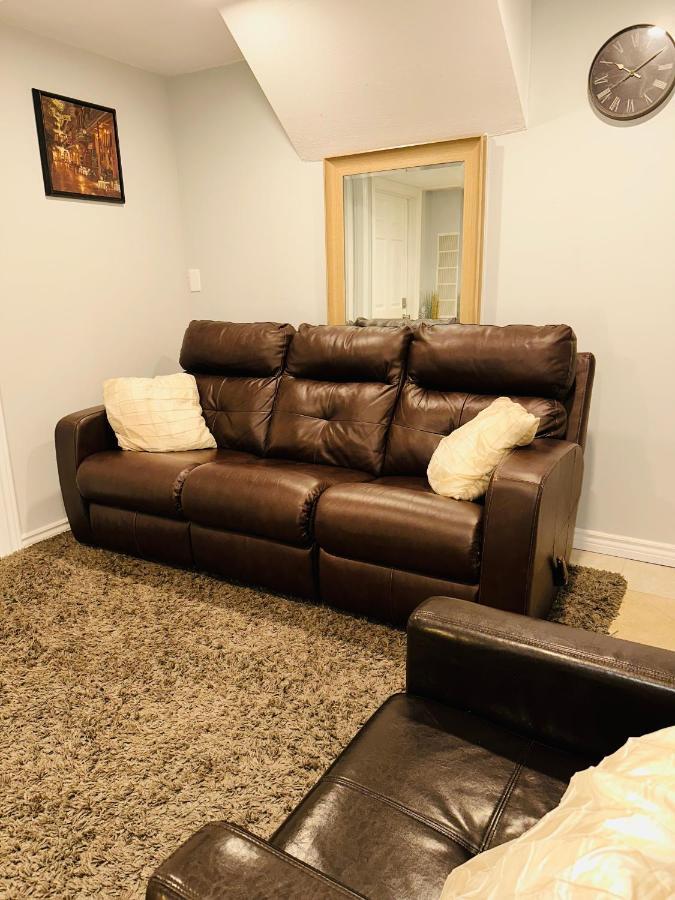 Deluxe Double Room Ii- Hazel Stays Mississauga Exterior photo