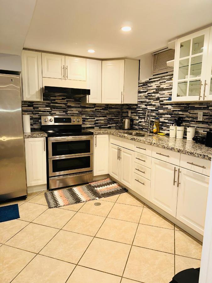 Deluxe Double Room Ii- Hazel Stays Mississauga Exterior photo