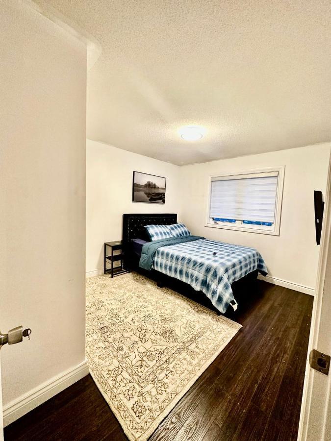 Deluxe Double Room Ii- Hazel Stays Mississauga Exterior photo