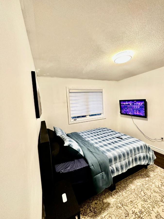 Deluxe Double Room Ii- Hazel Stays Mississauga Exterior photo
