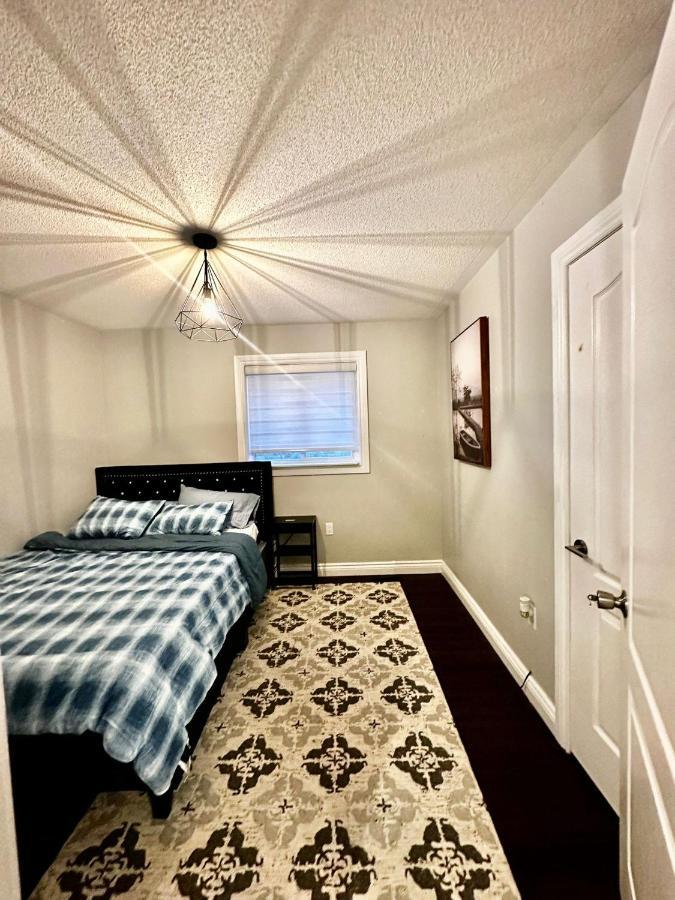 Deluxe Double Room Ii- Hazel Stays Mississauga Exterior photo